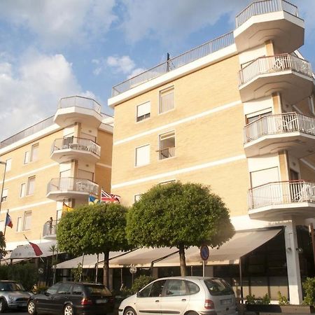Residence Riva Gaia Terracina Exterior photo