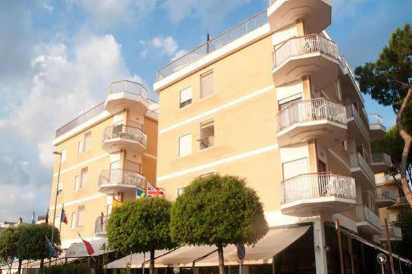 Residence Riva Gaia Terracina Exterior photo